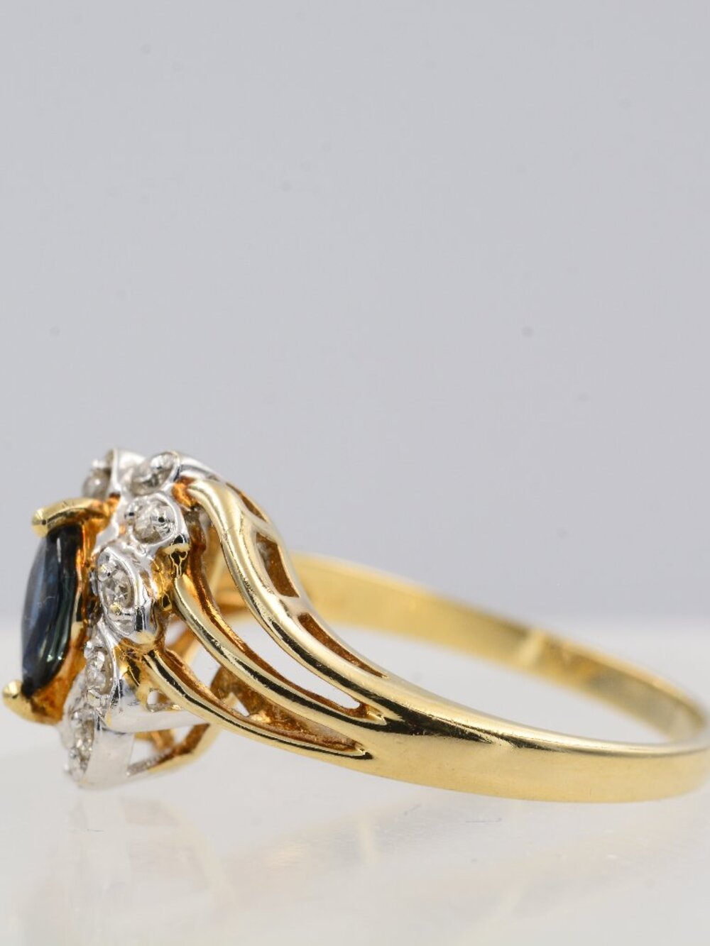 10K SAPPHIRE RING - Picture 2 of 5